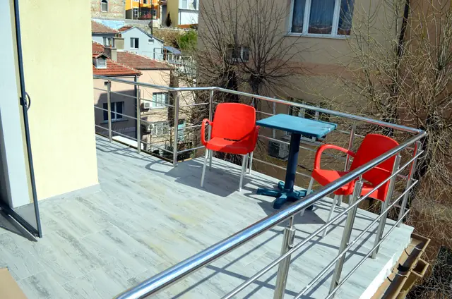 Балкон с маса и столове, Artistic Loft