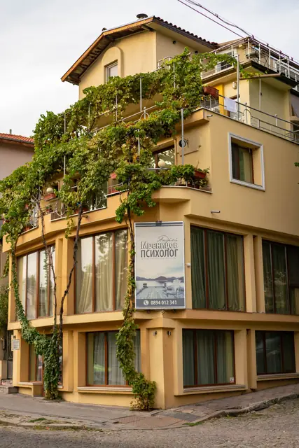 Фасадата на PULDIN HOUSE на ул. „Преслав“ 28 в центъра на Пловдив